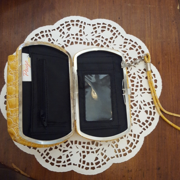 Yellow faux alligator wallet - Picture 4 of 6